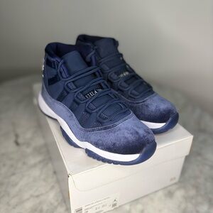 Women’s Air Jordan 11 Retro “Midnight Navy Velvet”